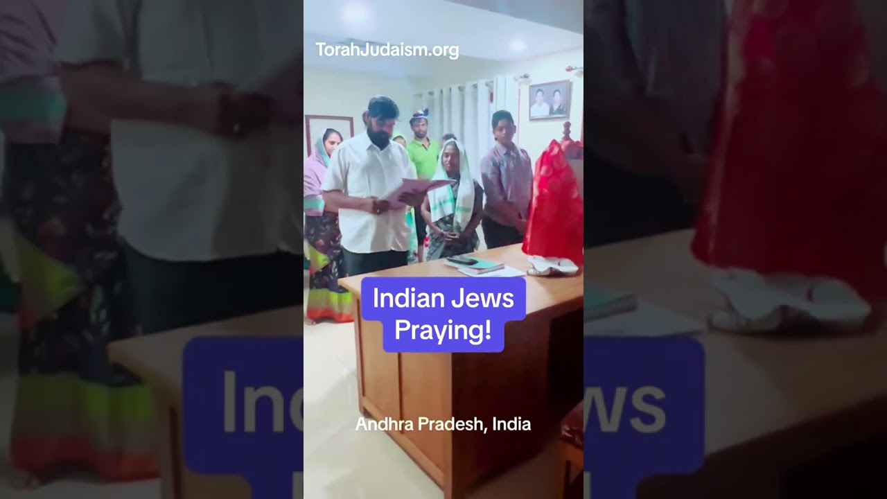 Indian Jews praying! #Ashermeza #torah #judaism #jews #rambam #converts #rebbe #jaihind